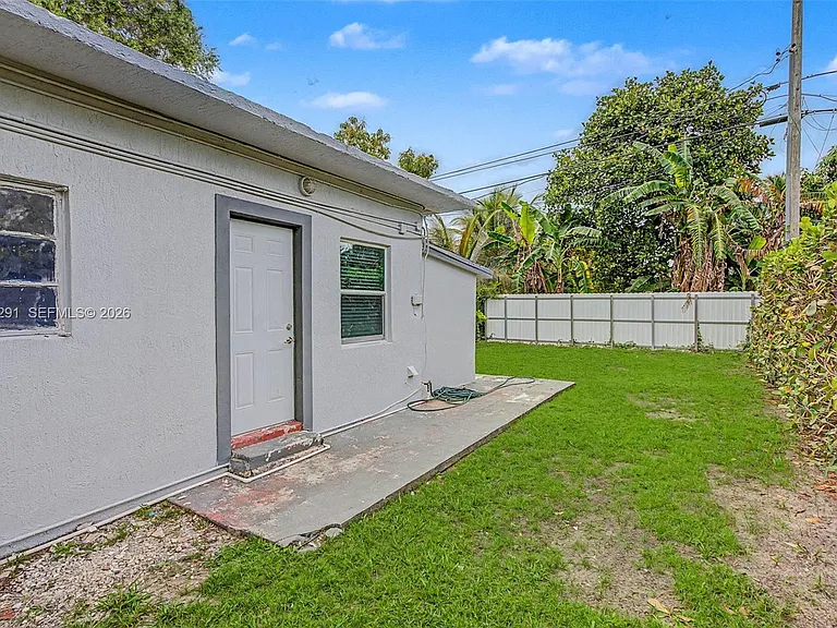5917 SW 62nd Ter — Photo 23