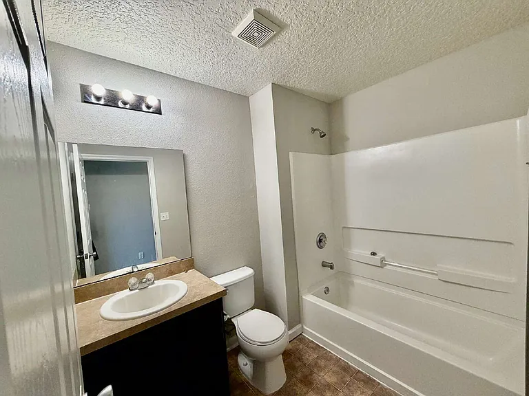 11970 Alexandra Dr — Photo 7