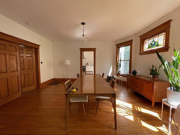 4th image of 2221 26th Ave S #1