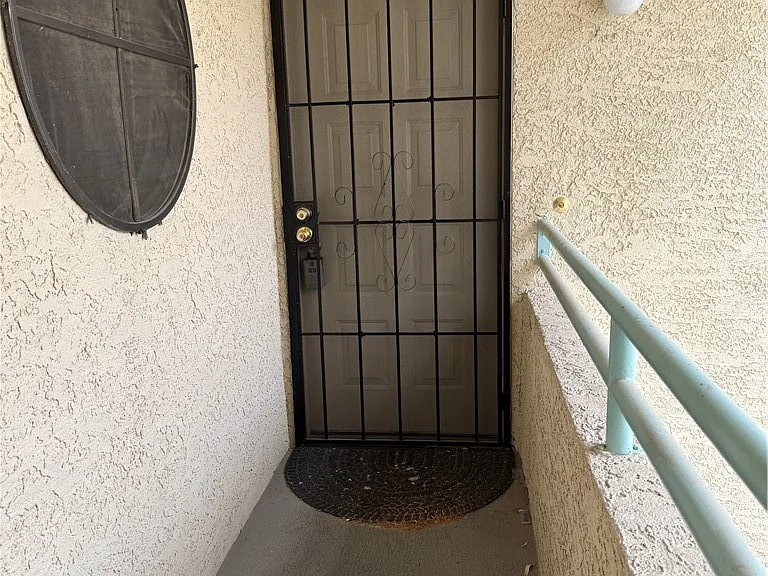 930 N Sloan Ln #203 — Photo 2