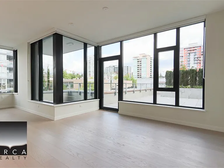 128 W 15th St #303 — Photo 14