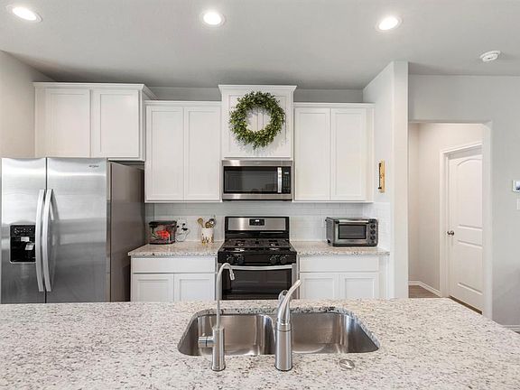 4th image of 16801 Pink Wintergreen Dr