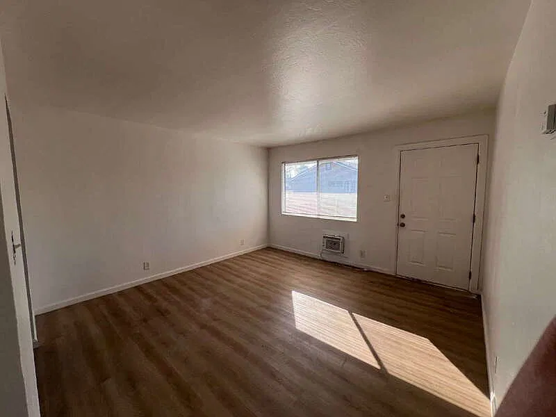 2 bed, 1.0 bath, 800 sqft, $1,395 — Photo 2