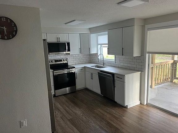 4th image of 5026 Moog Rd