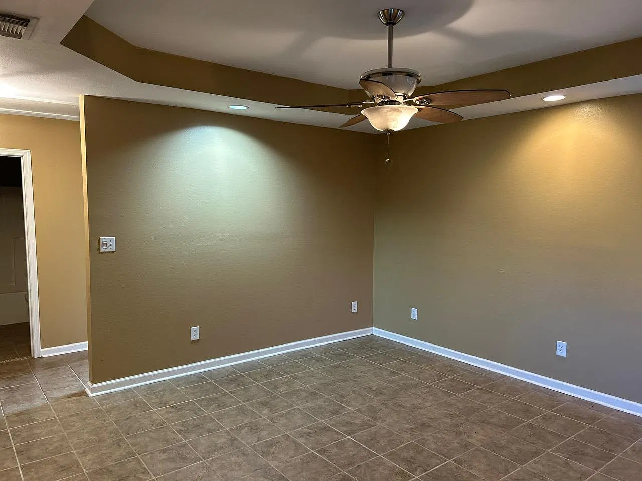 3 bed, 1171 sqft, $1,870 — Photo 4
