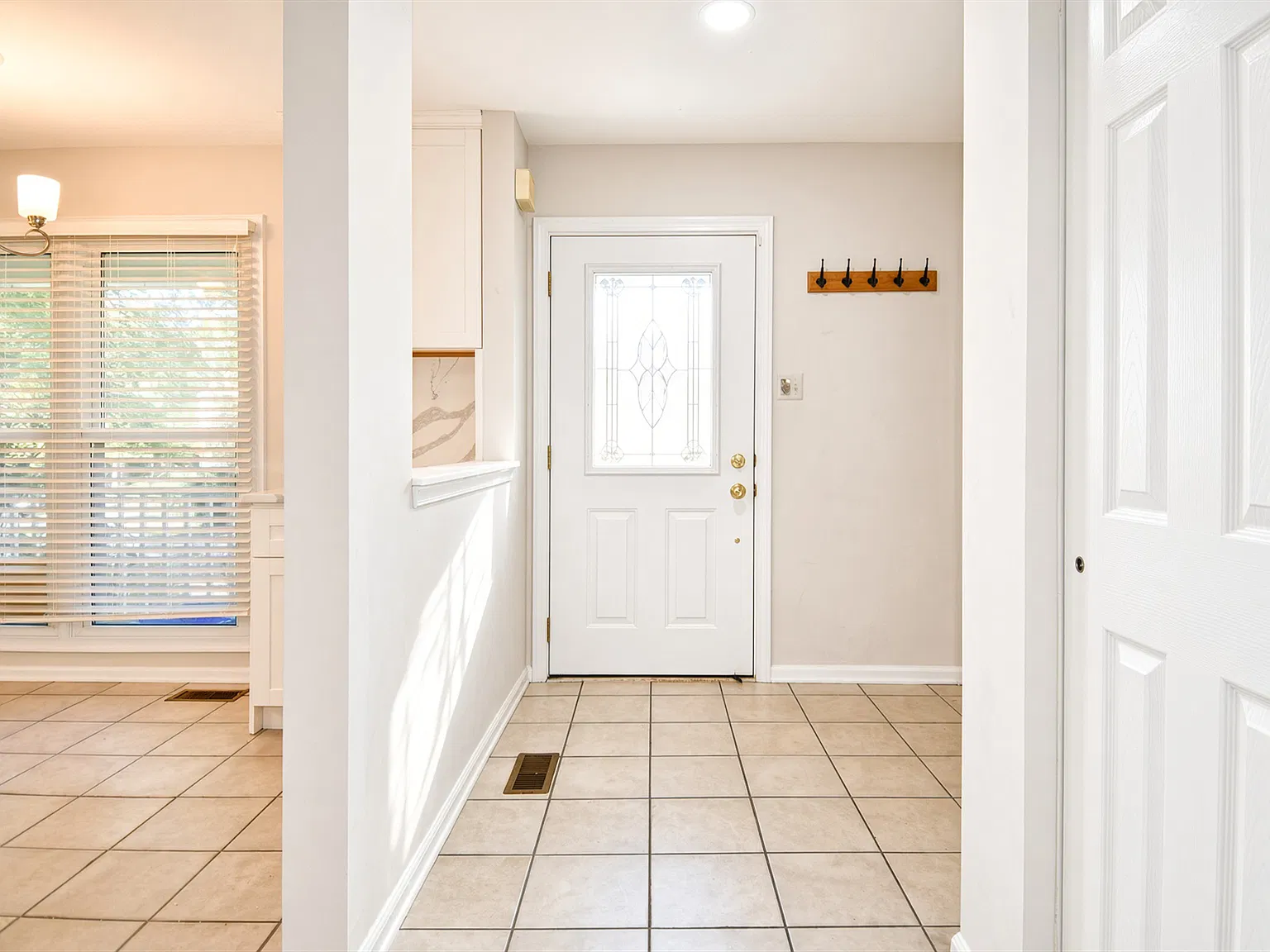 3 bed, 1280 sqft, $2,750 — Photo 2
