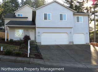 7247 Glacier Dr, Springfield, OR 97478