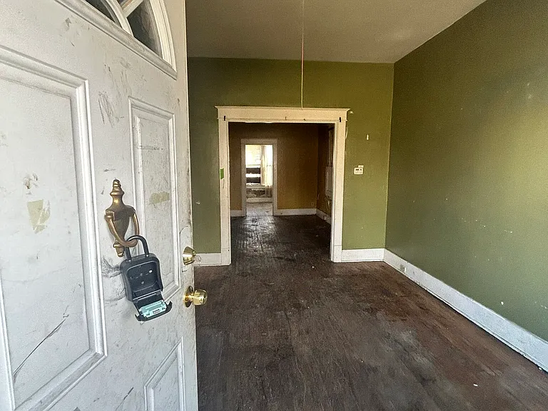 4424 Marcus Ave — Photo 12