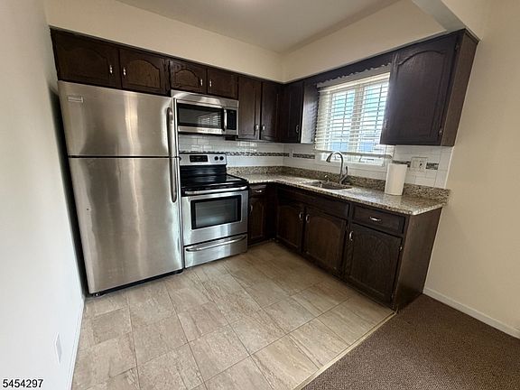 2nd image of 1103B Ringwood Ave #1103