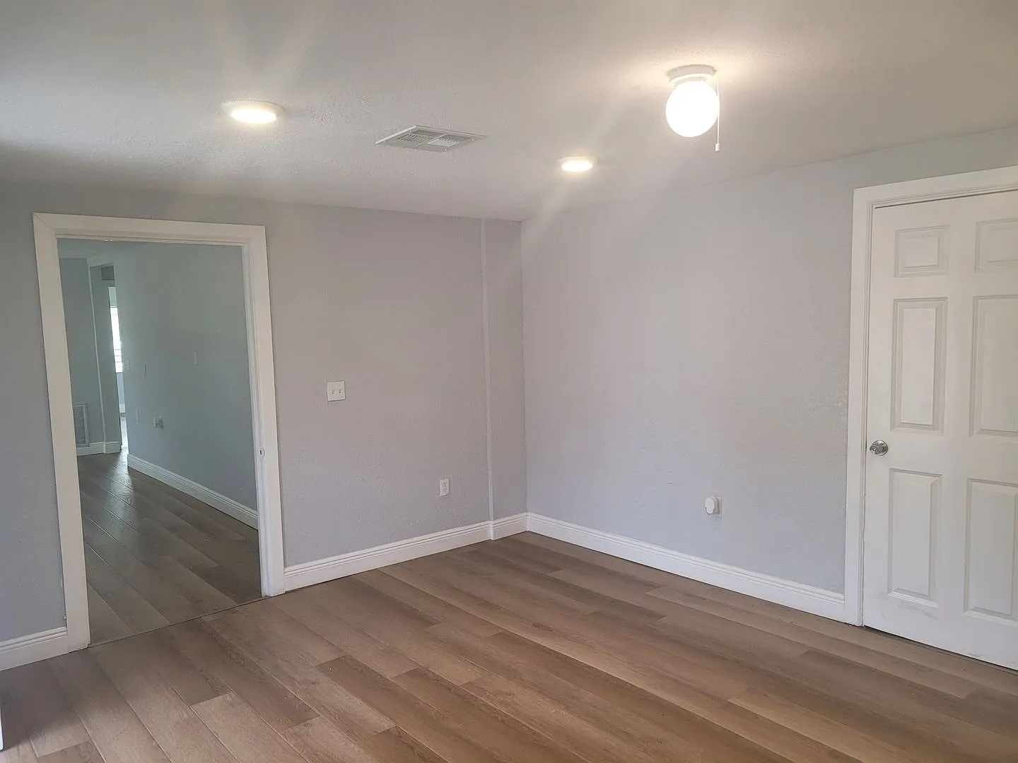 1320 Oleander Ave — Photo 4