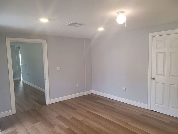 4th image of 1320 Oleander Ave #1