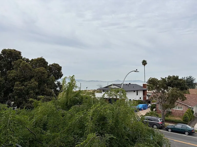 1701 Shoreline Drive — Photo 8