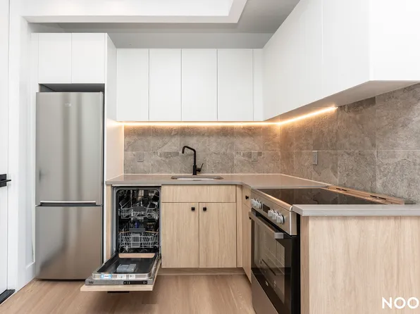 589 Knickerbocker Avenue image 11 of 15