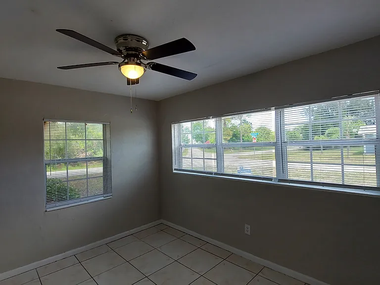 722 W Cleveland Ln — Photo 12