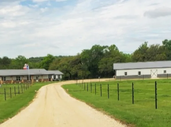 1965 Horsemans Dr, Stephenville, TX 76401