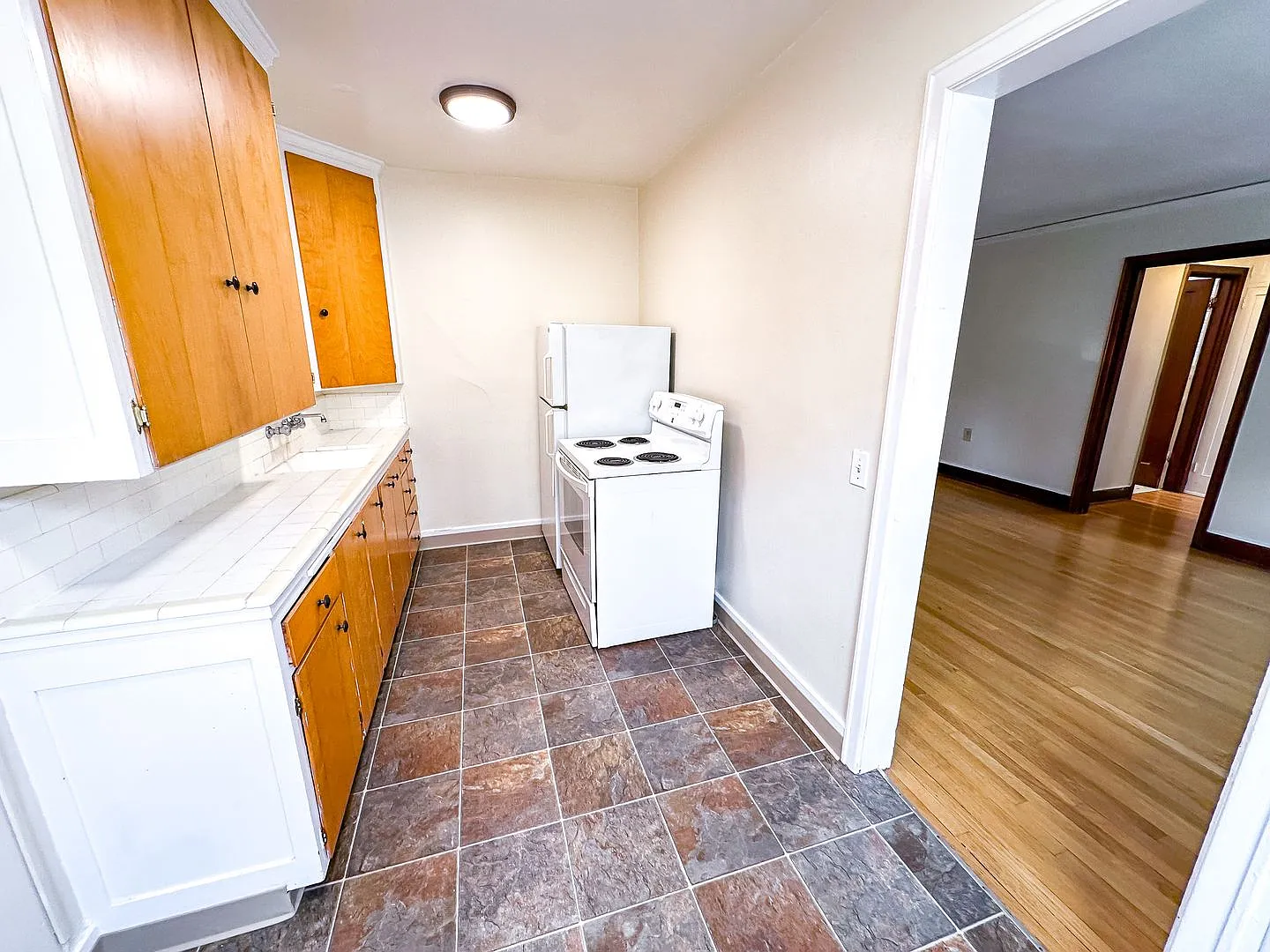 Cornell Apartments — Photo 4