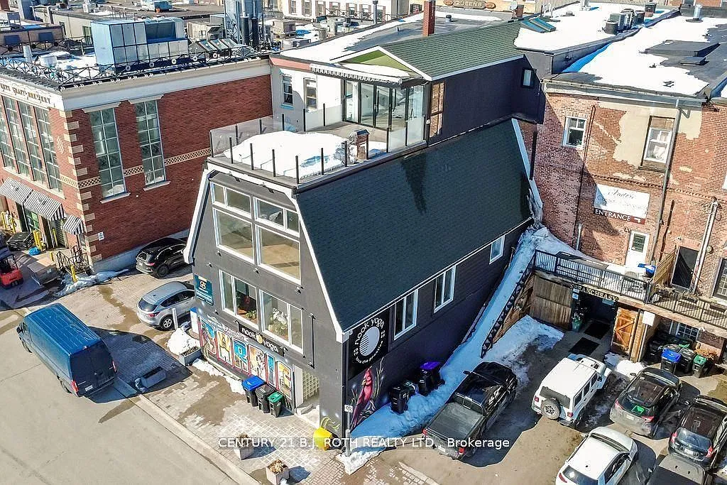 Building Photo - 119 Dunlop St E #4