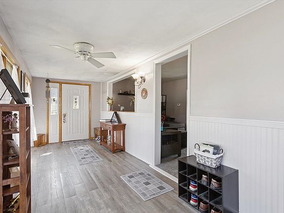 4th image of 910 Benton Ave