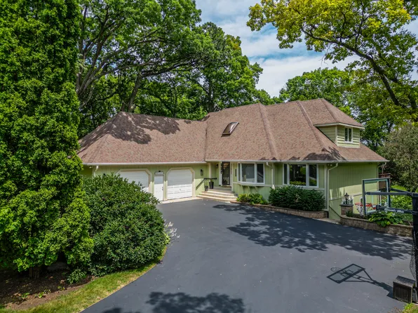 28W520 Pamela Ct, West Chicago, IL 60185