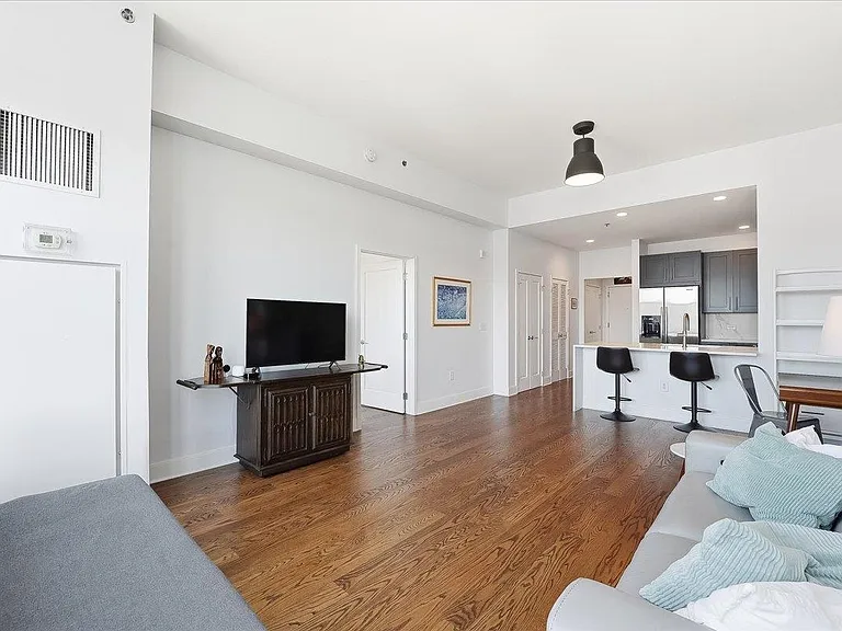 1125 Maxwell Ln #Penthouse 1221 — Photo 5