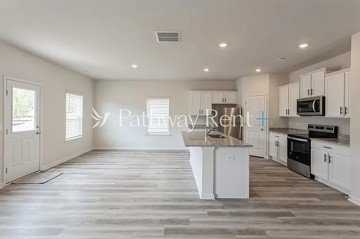 608 Mackenzie Cv — Photo 6
