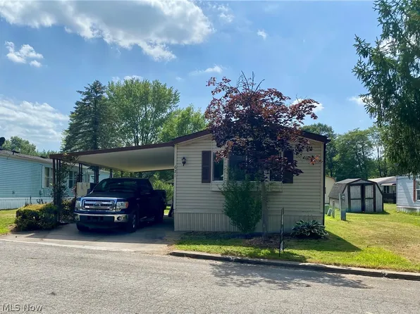 621 Sugar Pines Dr SW, Warren, OH 44481
