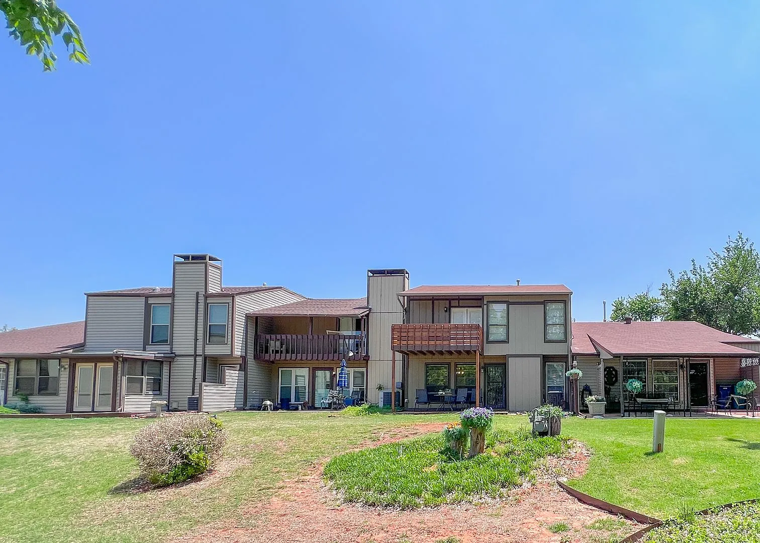 Waterfront Townhome in NW OKC! — Photo 1