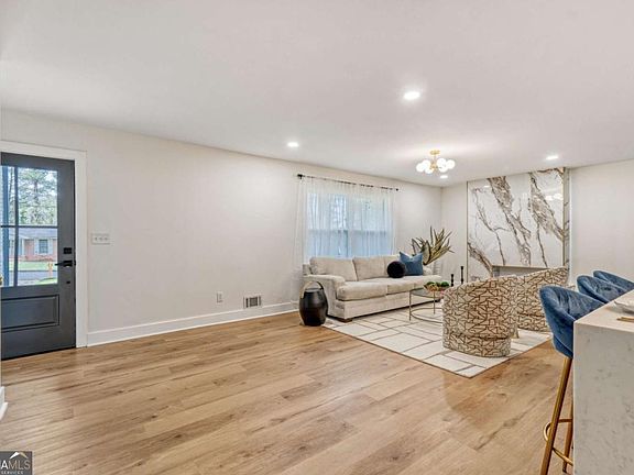 5th image of 3045 Weslock Cir