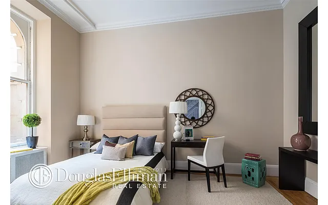 Sold by Douglas Elliman | media 37