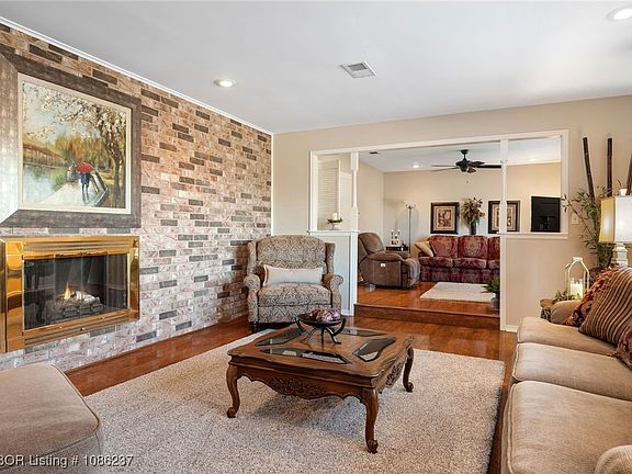 5th image of 513 Beverly Dr
