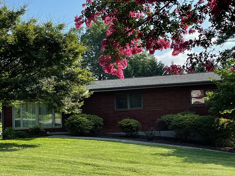 Classic brick basement rancher in excellent condition. Very desirable and convenient location in Rocky Hill/Bearden area.