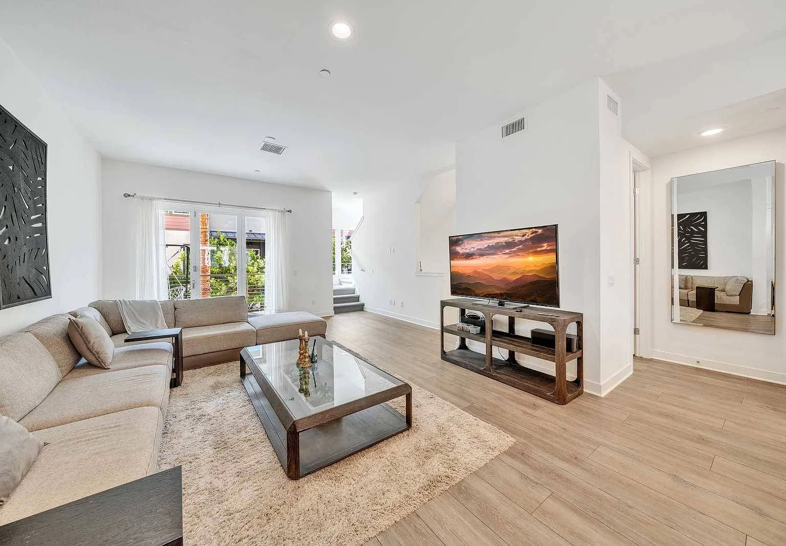 2 bed, 2.5 bath, 1506 sqft, $8,000 — Photo 4
