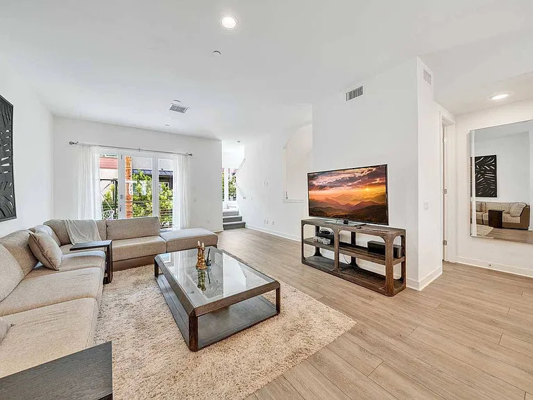 769 Doheny Way — Photo 4