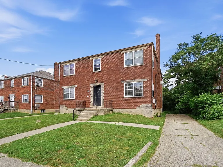 Cozy Apartment Building in Reading District! — Photo 2
