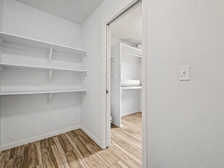 5439 W Becker Ln — Photo 9