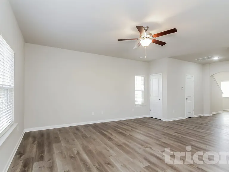 111 Spring Knoll Dr — Photo 3