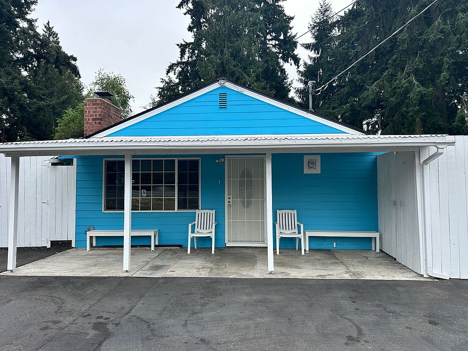 1st image of 2545 NE 205th St