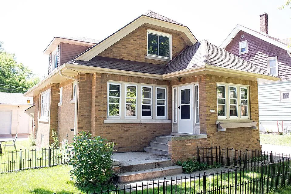 2 bed, 1382 sqft, $1,850 — Photo 1