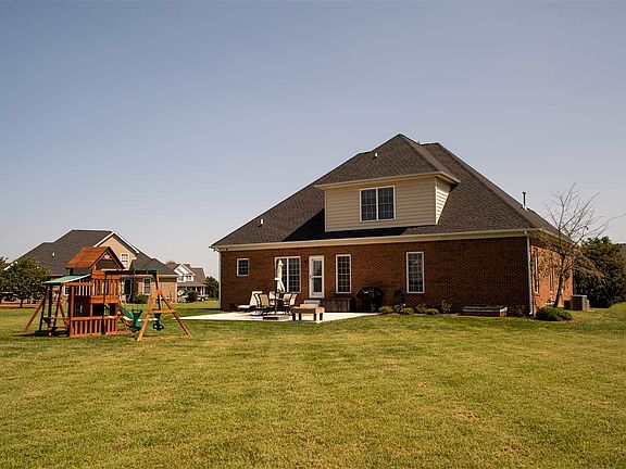 3rd image of 943 Poppy Hills Ct