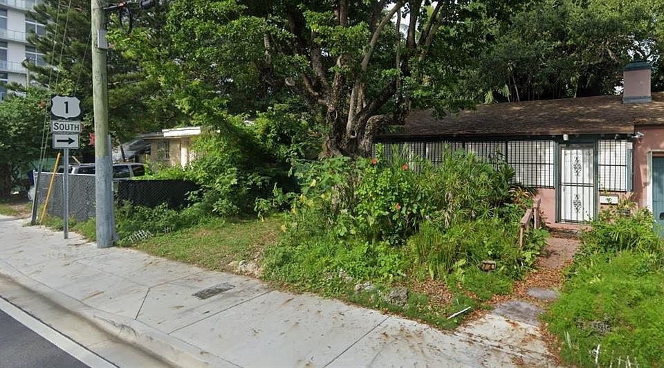 2nd image of 2784 SW 29th Ave