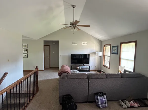 125 Turkey Ridge Dr, Saint George, KS 66535