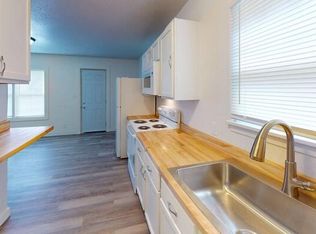 906 N 9th St, Bismarck, ND 58501