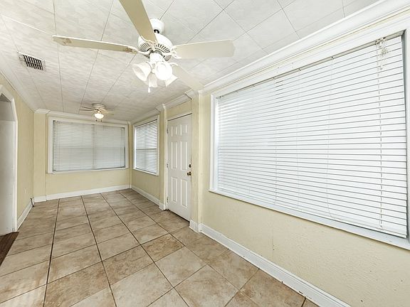 3rd image of 112 Opal Chambers