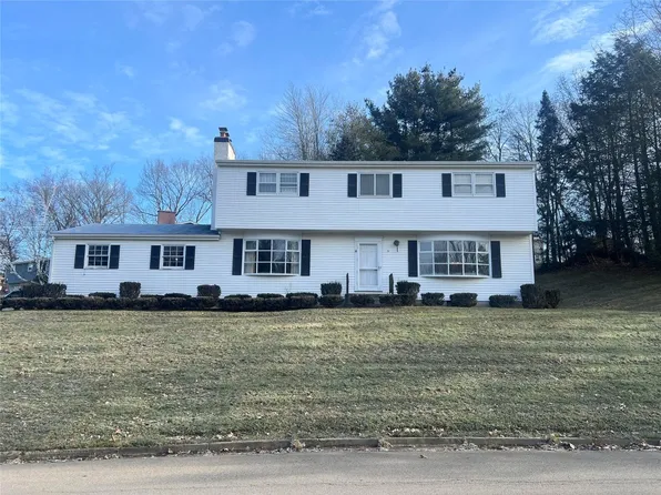 17 Woodside Rd W, Apalachin, NY 13732