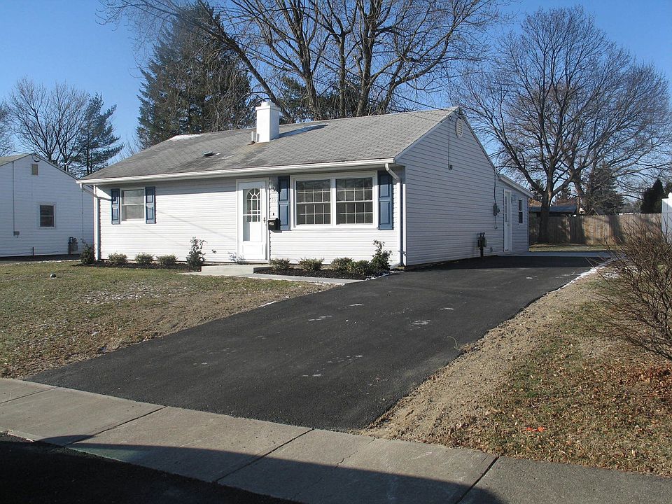 1st image of 109 Berkley Ln