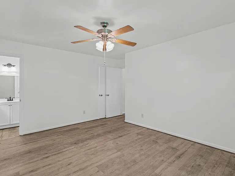 6096 Hillpine Dr — Photo 20