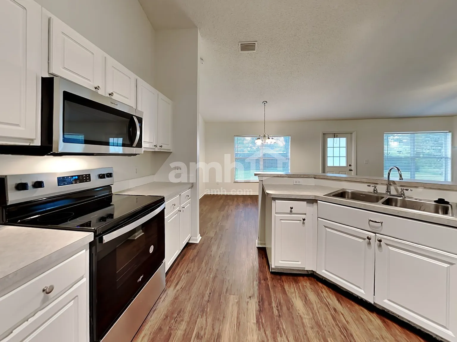 4 bed, 2.0 bath, 1809 sqft, $2,650 — Photo 4
