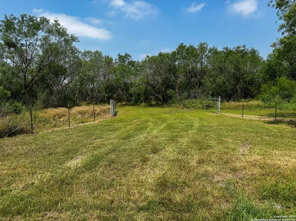 2192 County Road 5710 LOT 21, Devine, TX 78016