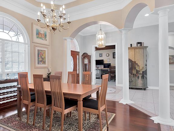 4th image of 254 Ventura Cir