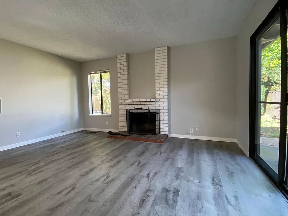 Dining space off kitchen (no furniture). Sliding glass door off that space.
